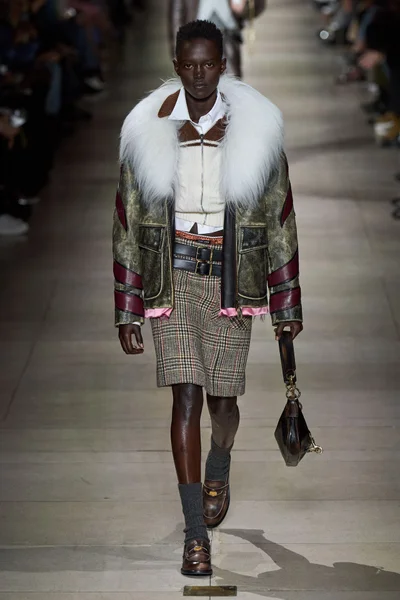 Look 29